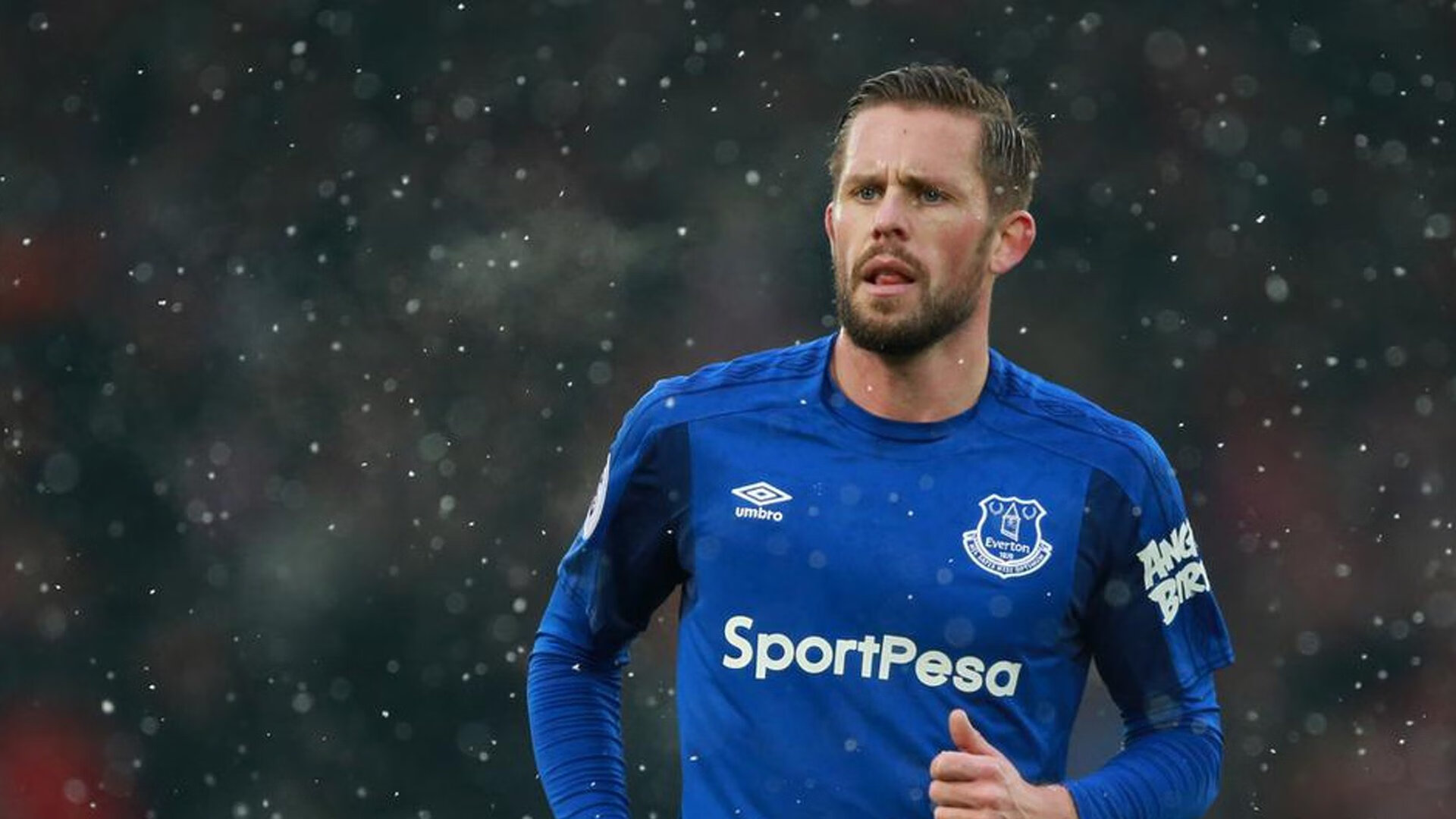 勒沃库森租借签下巴黎后卫穆杰莱