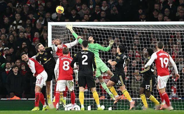 曼联主场战胜沃特福德,继续追赶阿根廷